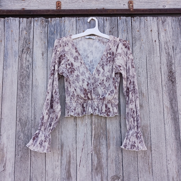 Mango Floral Print Plisse Pleated Peplum Blouse Womens Sz XS V-neck Semi Sheer - Picture 1 of 9